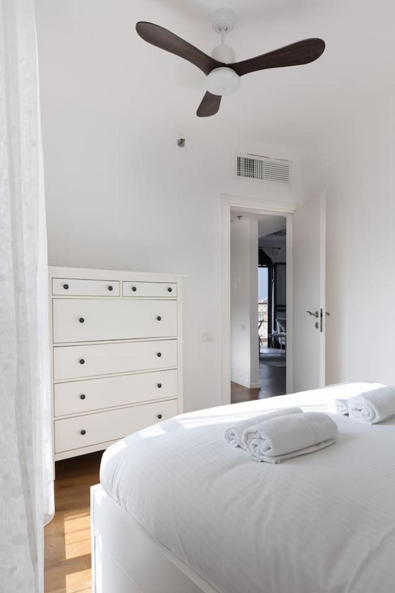 Elegant Apartment W Balcony & Mamad In Heart Of Tel Aviv By Sea N' Rent Exterior foto